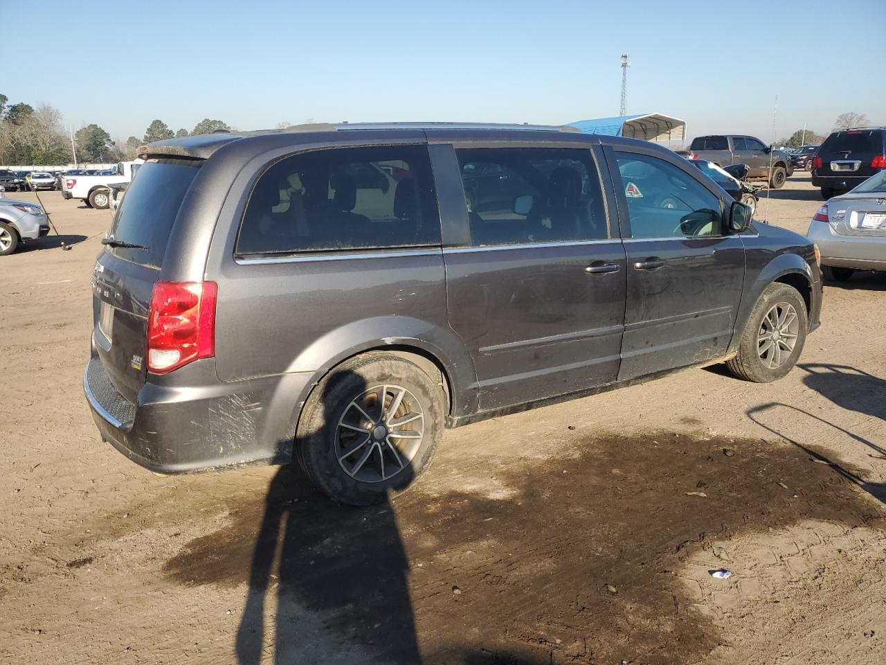 2017 Dodge Caravan - Image 3