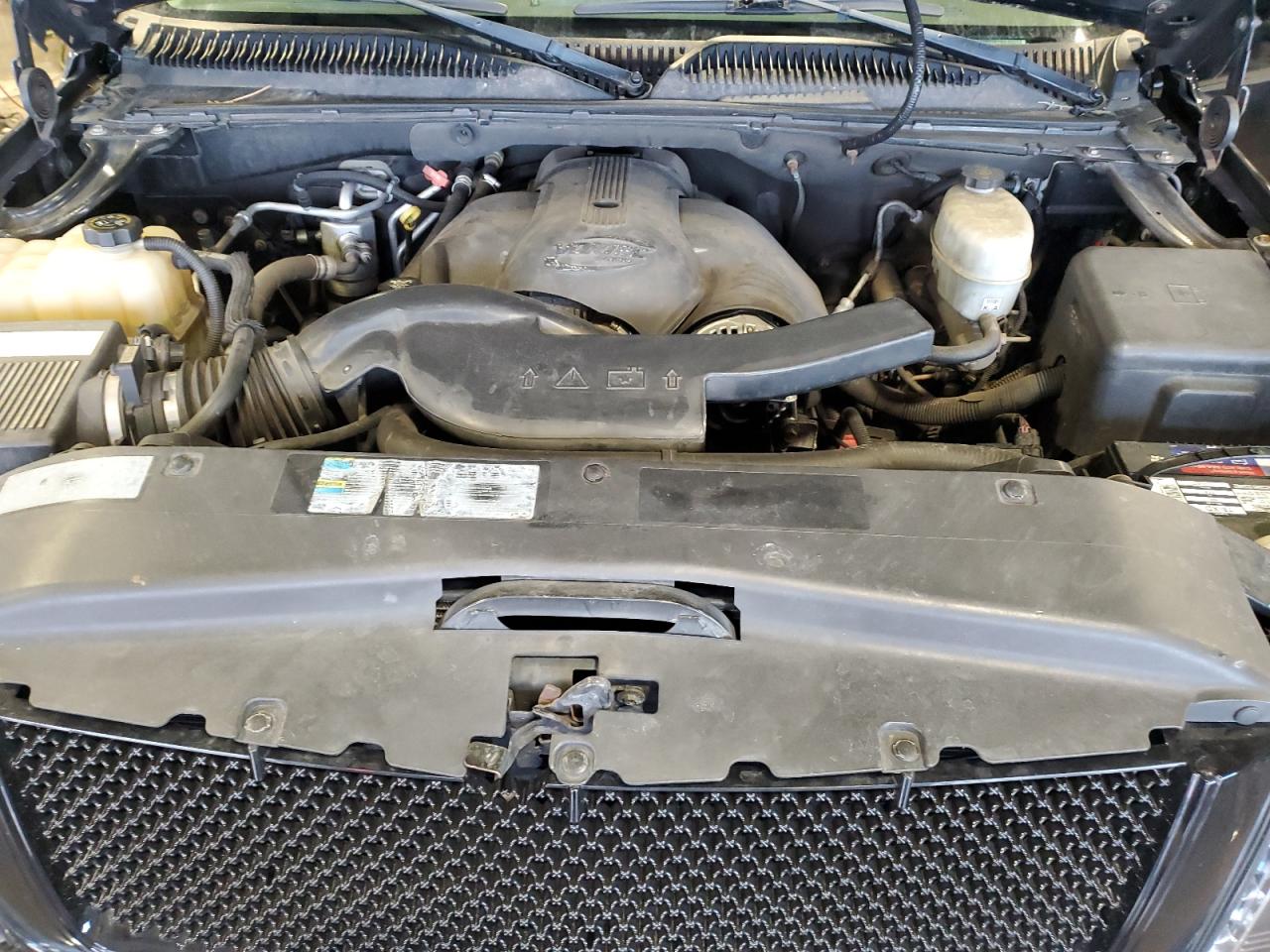 2005 Cadillac Escalade - Image 12