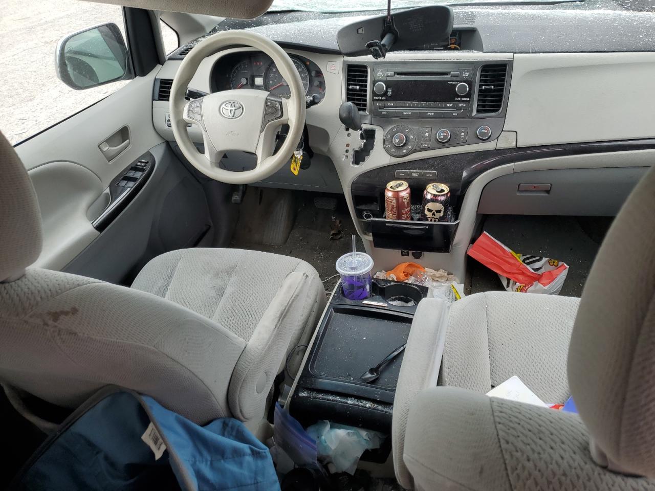 2011 Toyota Sienna - Image 8