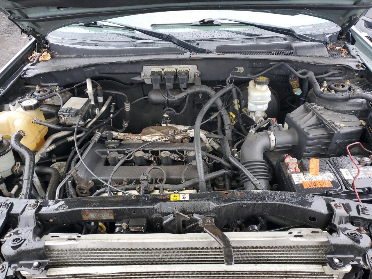2005 Ford Escape - Image 12