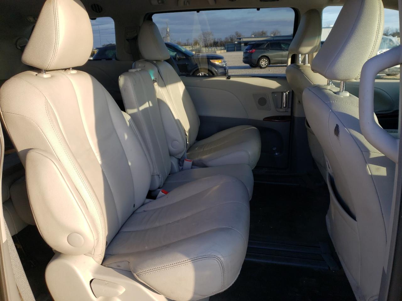 2013 Toyota Sienna - Image 11