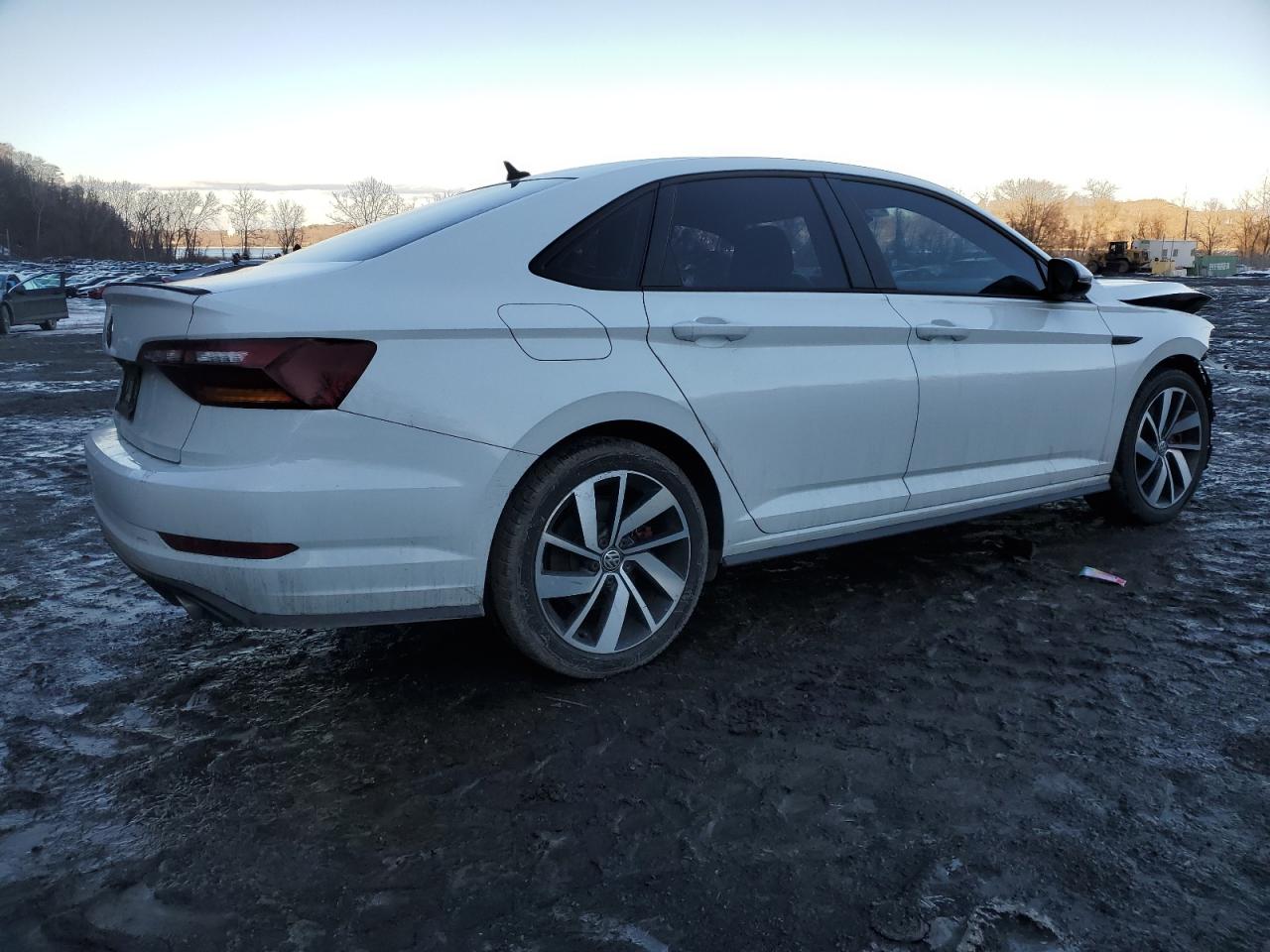 2019 Volkswagen Jetta - Image 3