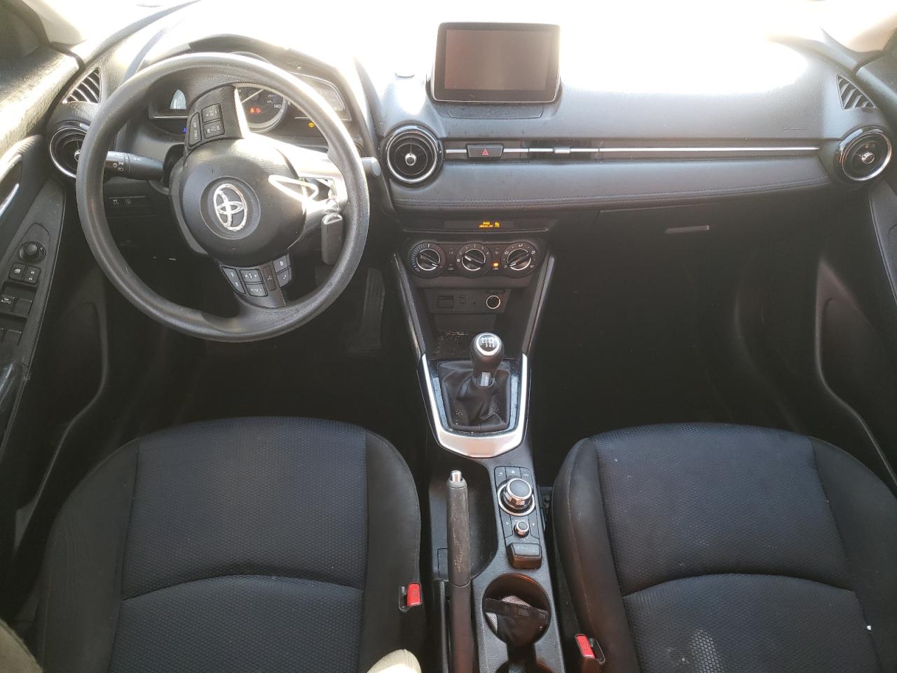 2017 Toyota Yaris - Image 8