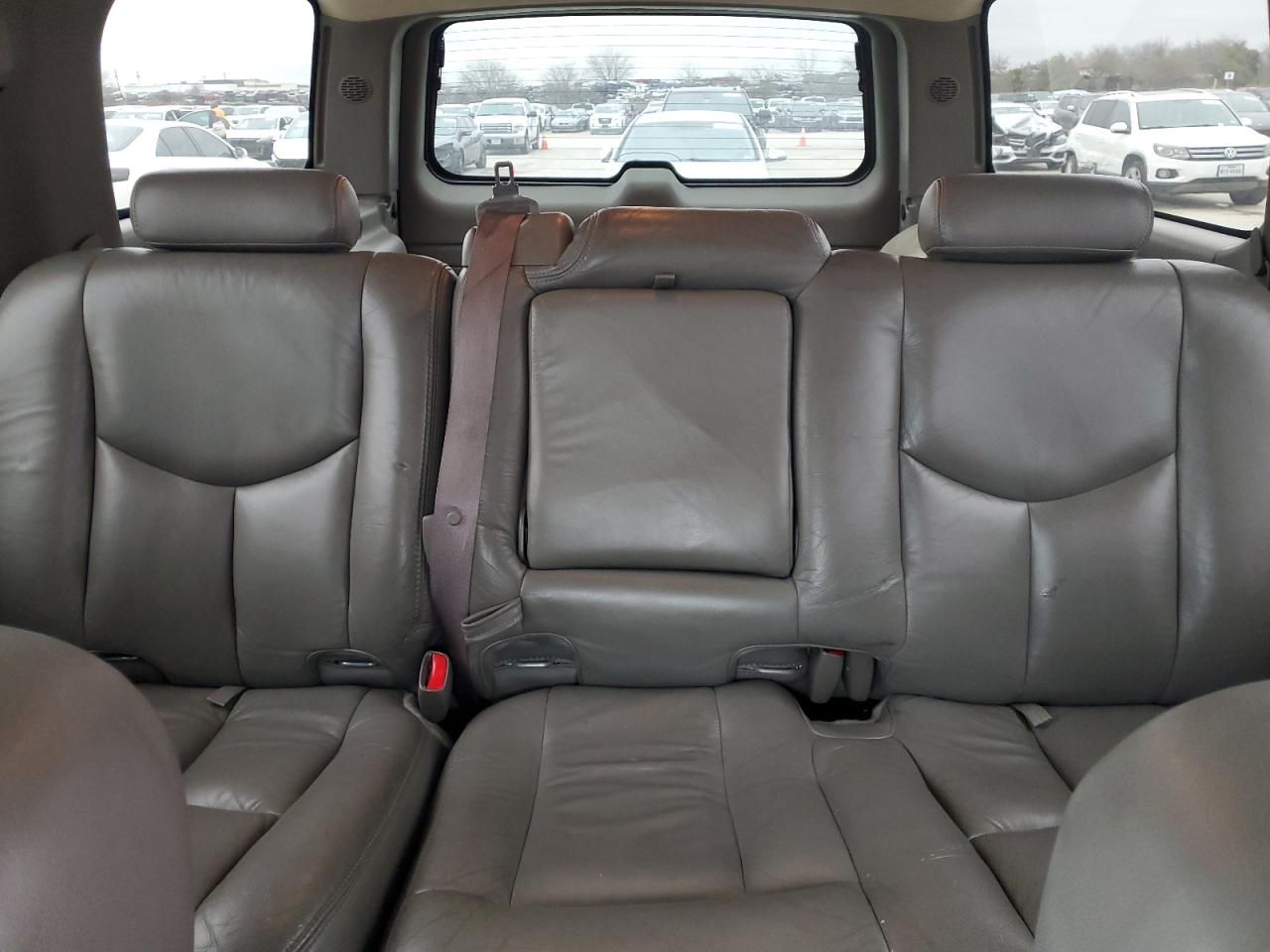 2004 Chevrolet Suburban - Image 10