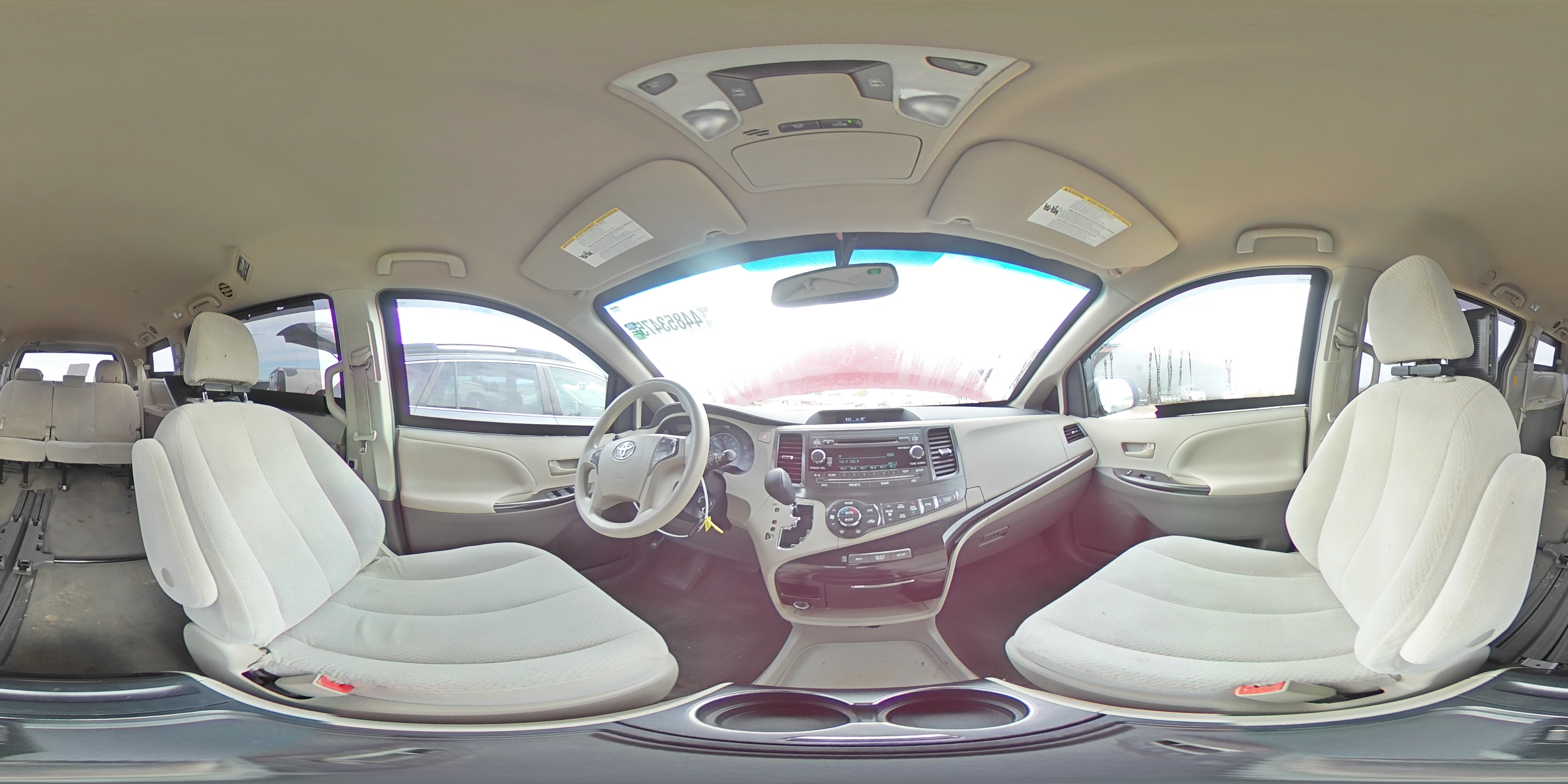 2013 Toyota Sienna - Image 13