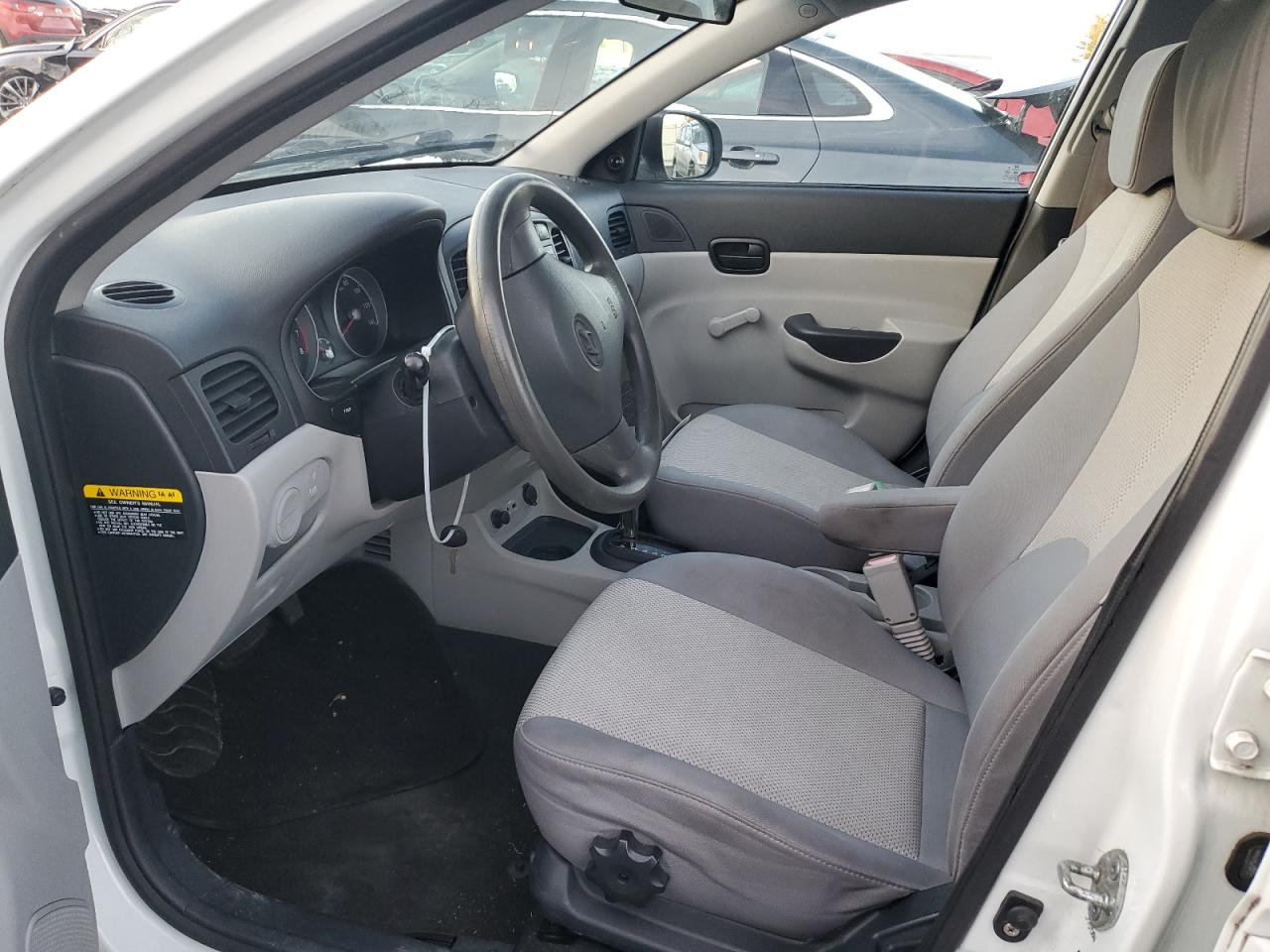 2011 Hyundai Accent - Image 7