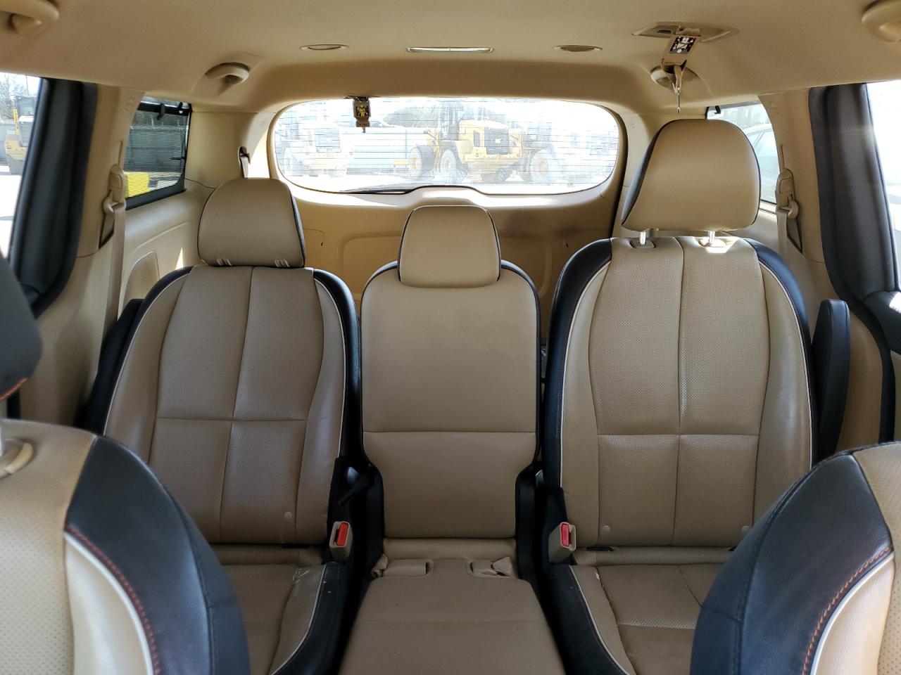 2017 Kia Sedona - Image 10