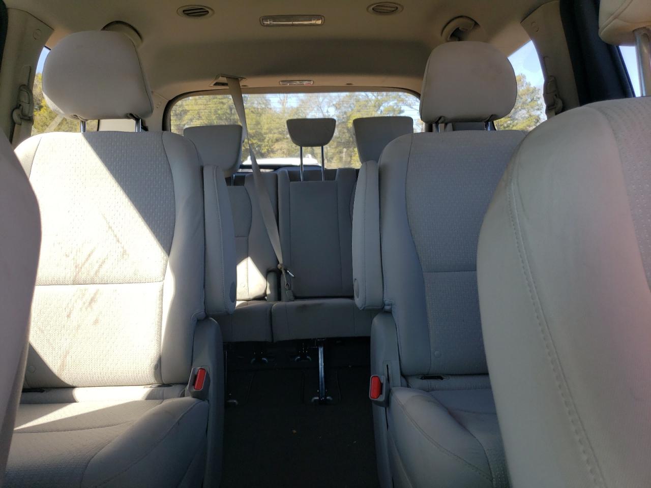 2017 Kia Sedona - Image 10