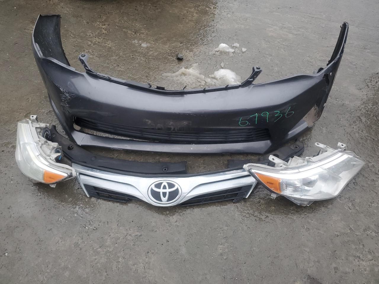 2014 Toyota Camry - Image 12