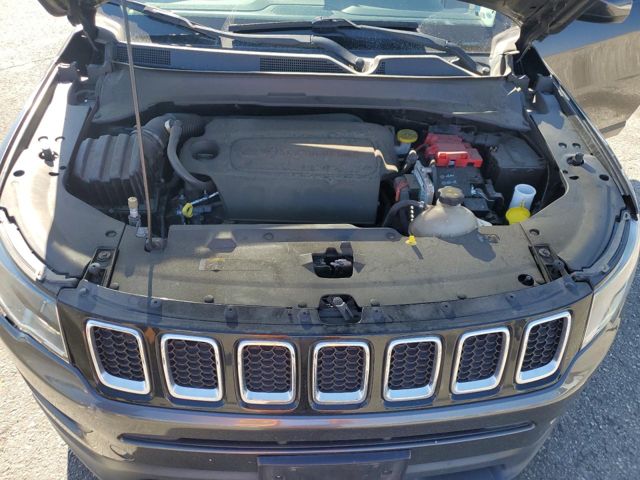 2019 Jeep Compass - Image 13