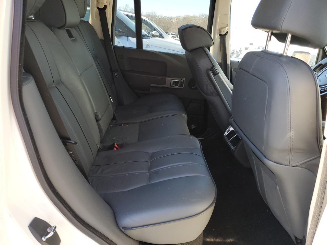 2004 Land Rover Range Rover - Image 11
