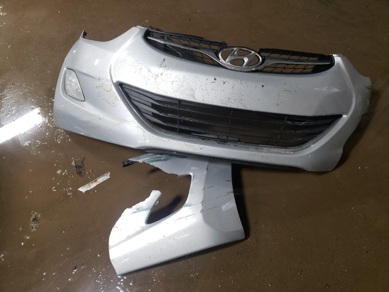 2013 Hyundai Elantra - Image 12