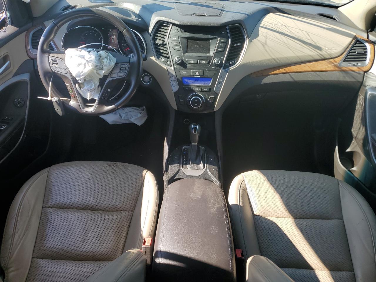 2016 Hyundai Santa Fe - Image 8