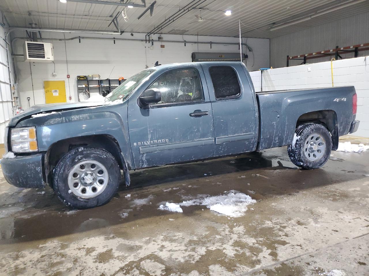 2009 Chevrolet Silverado - Image 1
