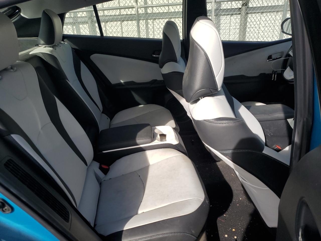 2017 Toyota Prius - Image 10