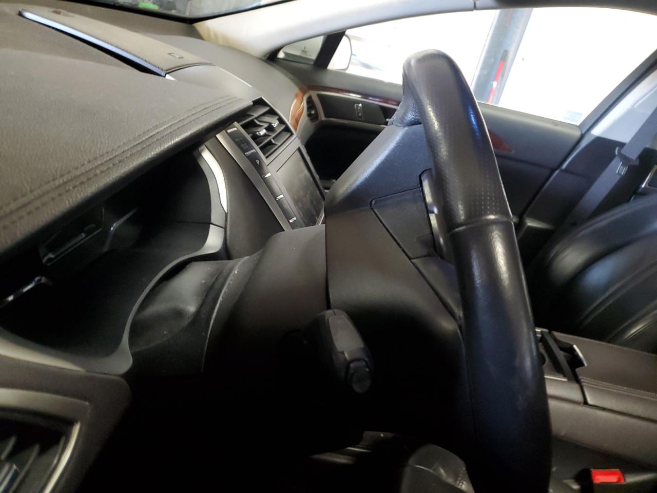 2013 Lincoln MKZ - Image 9