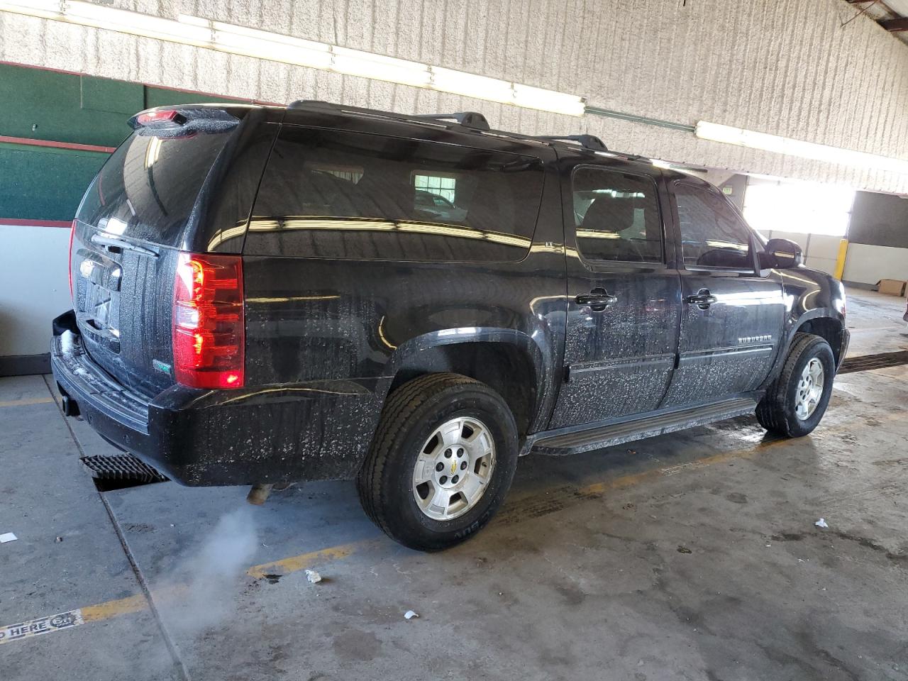 2011 Chevrolet Suburban - Image 3