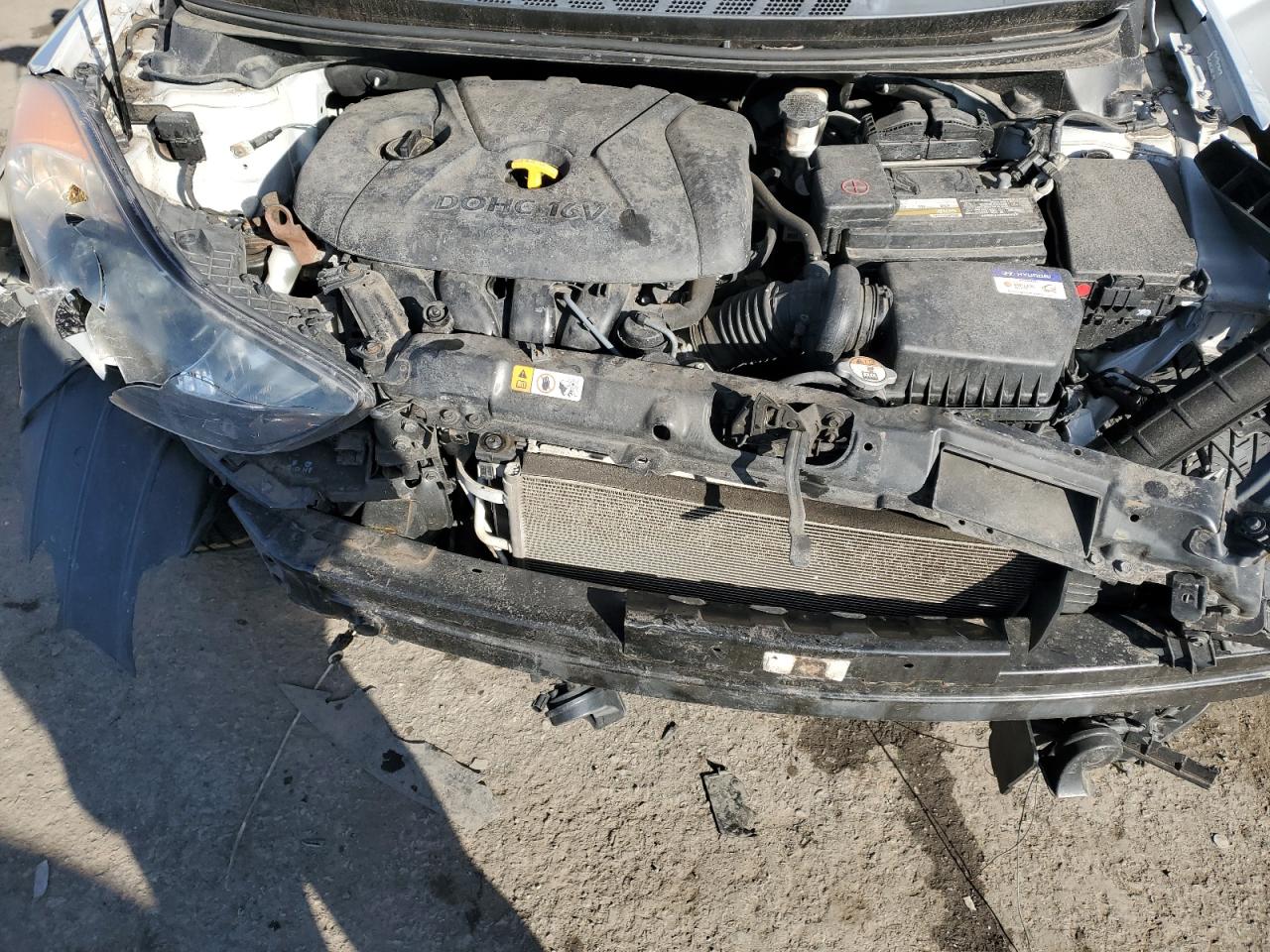 2013 Hyundai Elantra - Image 13