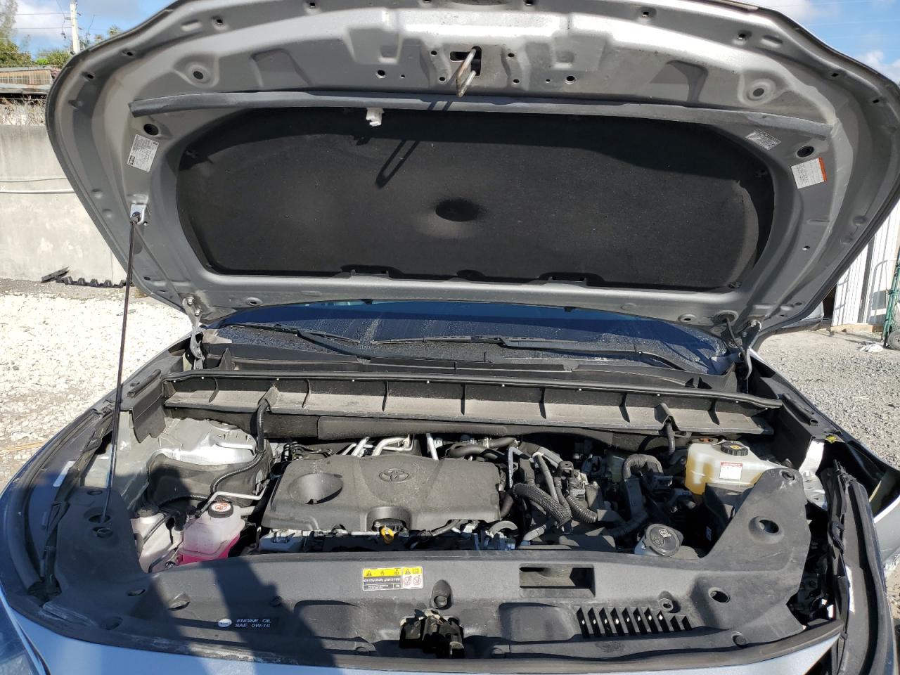 2022 Toyota Highlander - Image 12