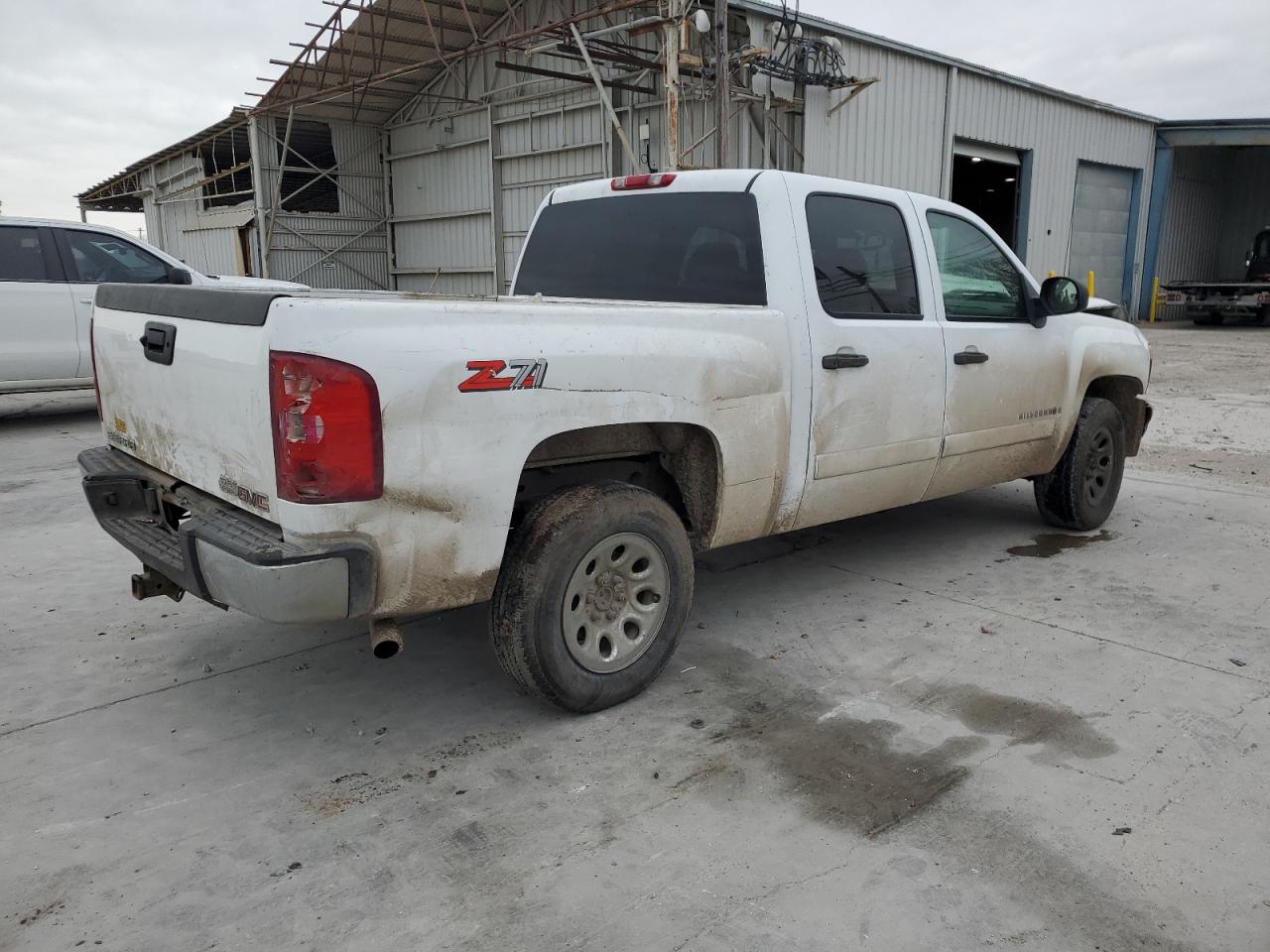 2007 Chevrolet Silverado - Image 3