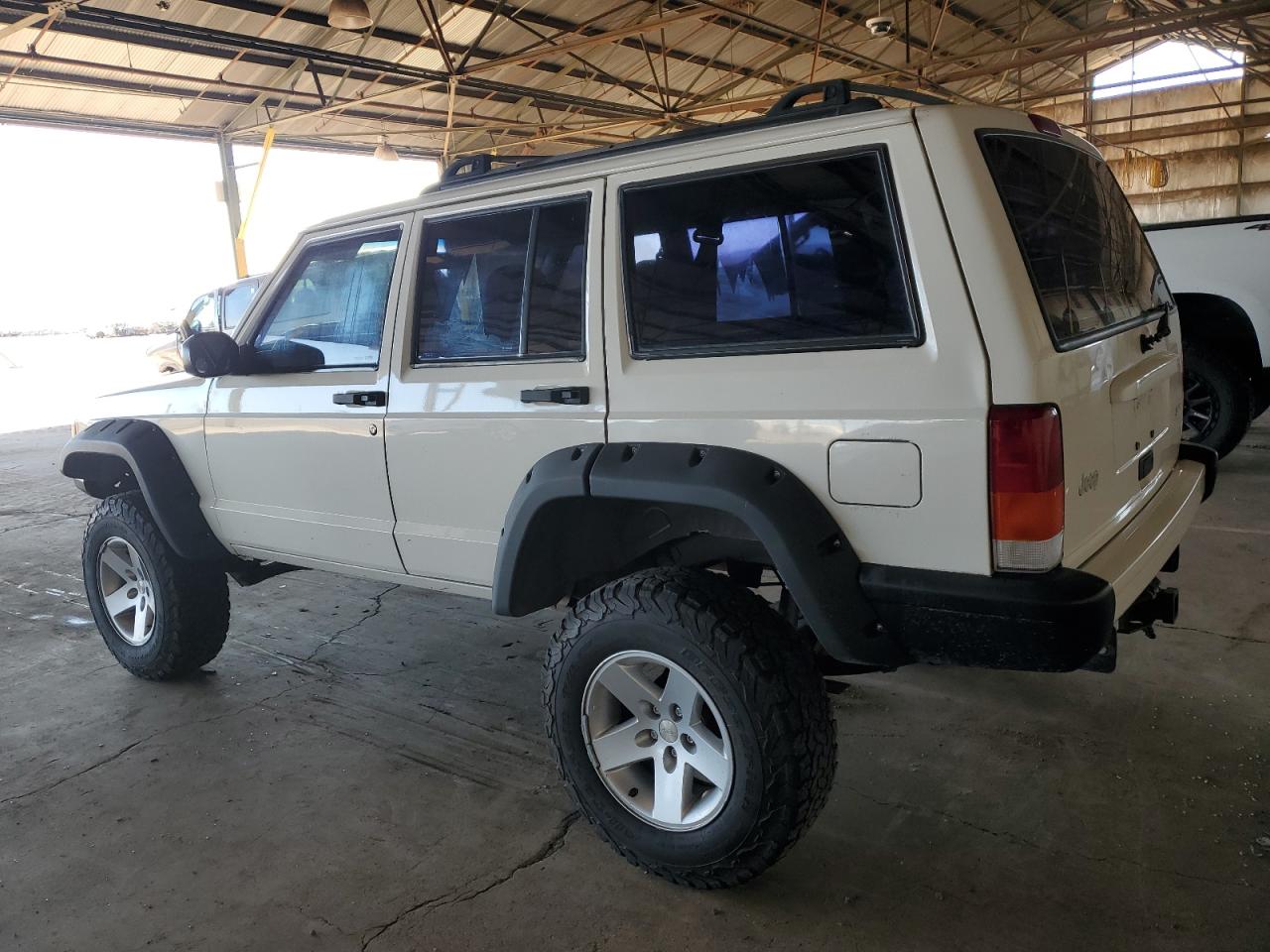 2001 Jeep Grand Cherokee - Image 2