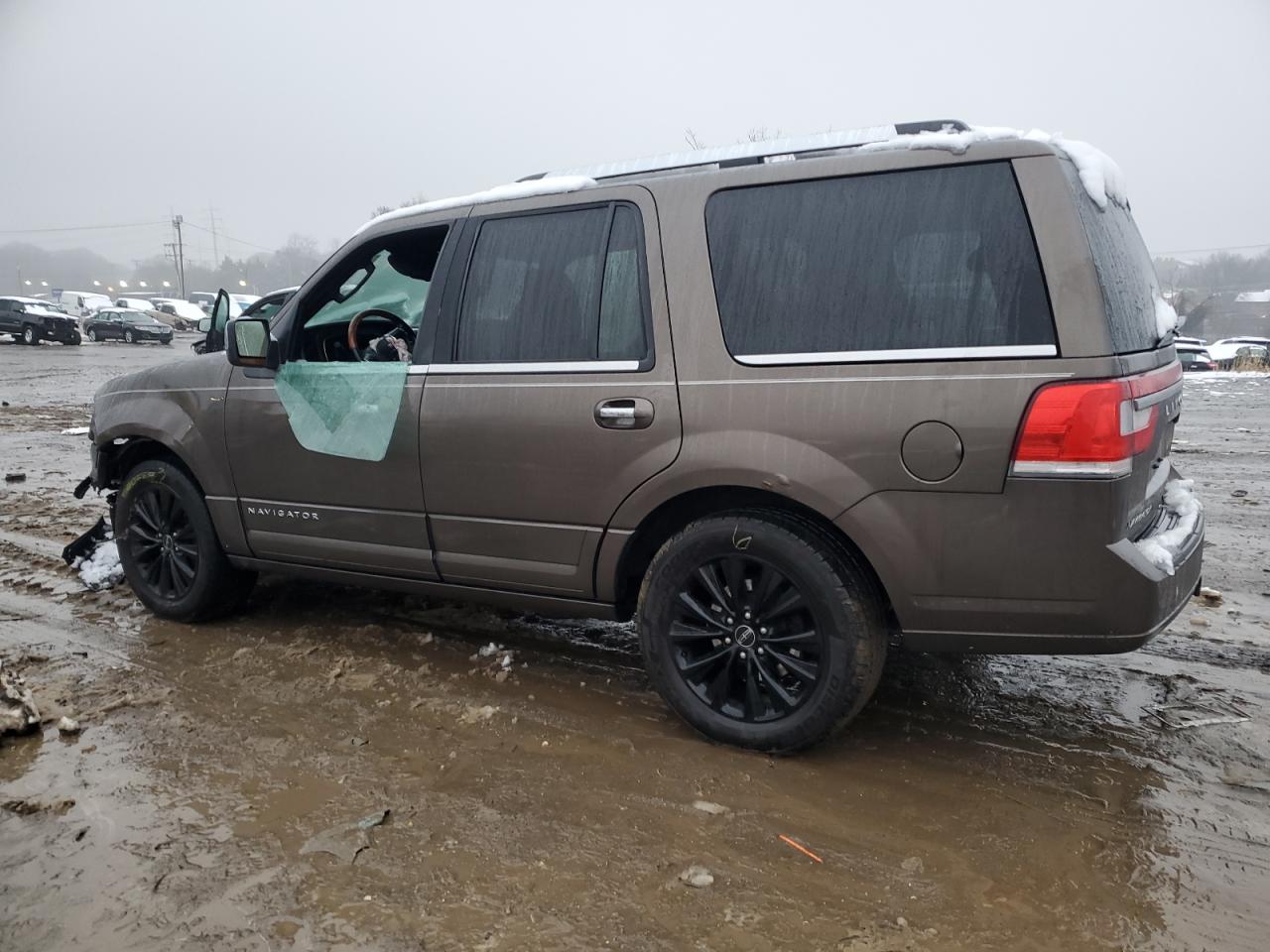 2015 Lincoln Navigator - Image 2