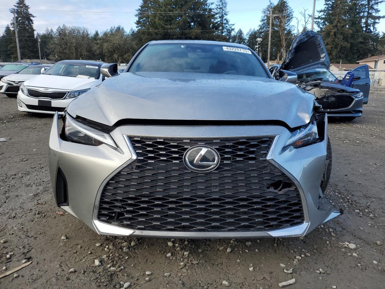 2022 Lexus IS - Image 5