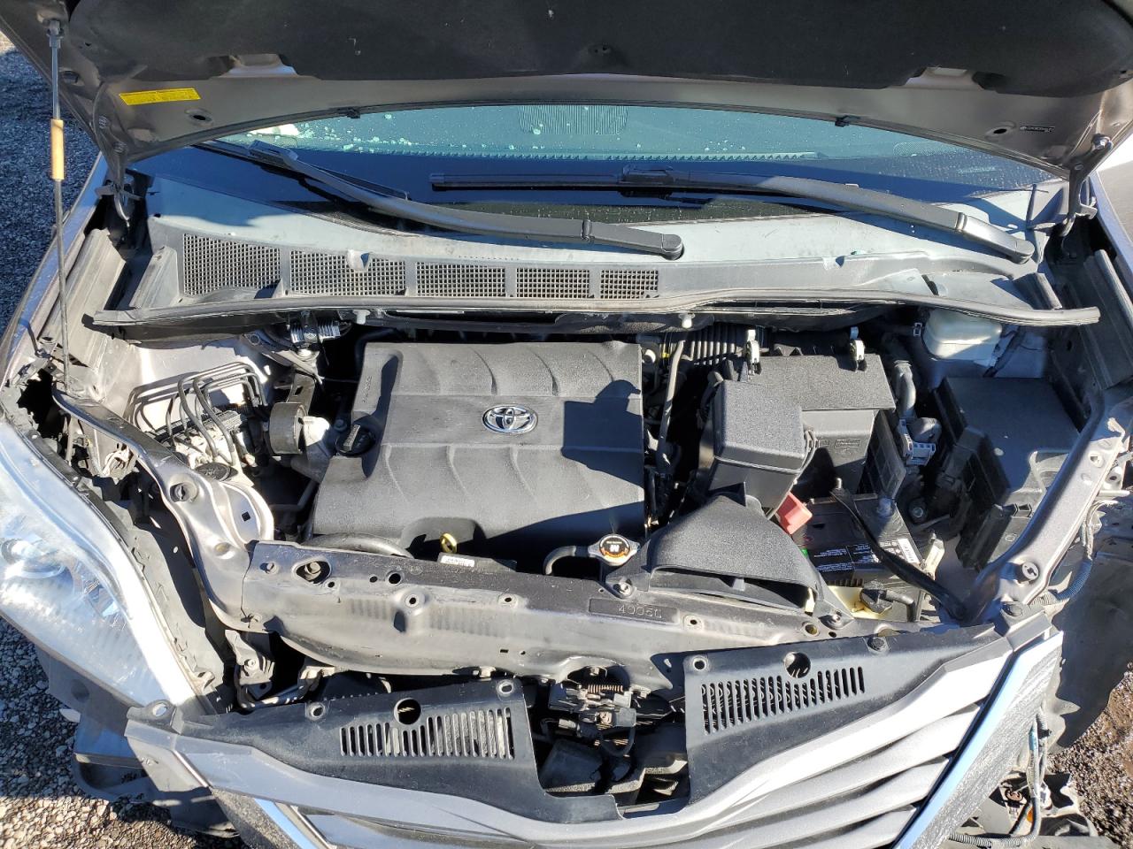 2013 Toyota Sienna - Image 12