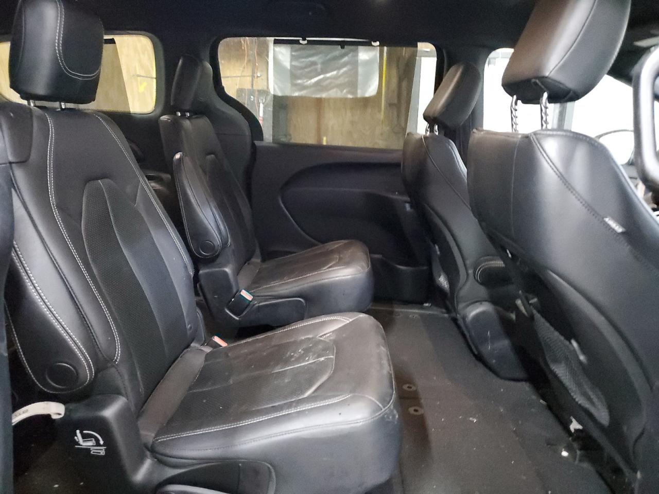 2018 Chrysler Pacifica - Image 11