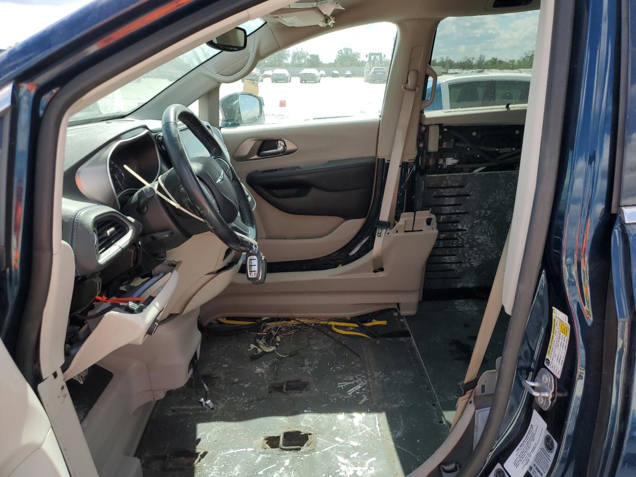 2021 Chrysler Pacifica - Image 7
