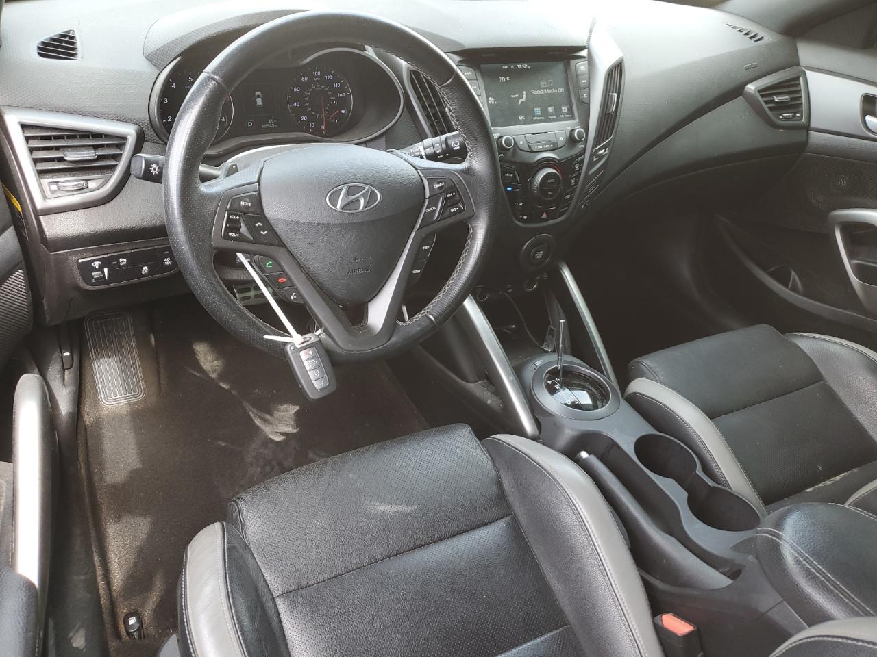 2017 Hyundai Veloster - Image 8