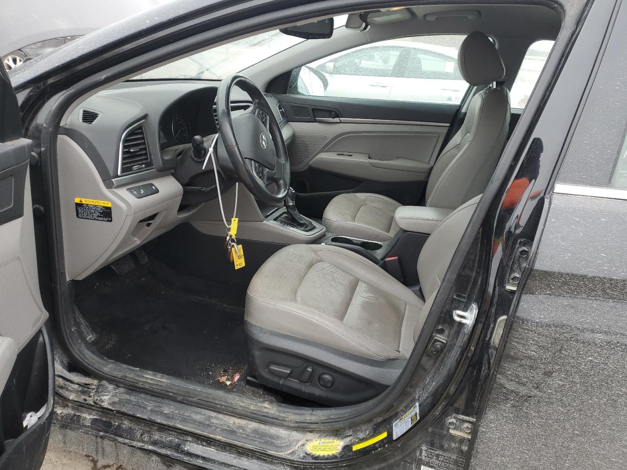 2017 Hyundai Elantra - Image 7