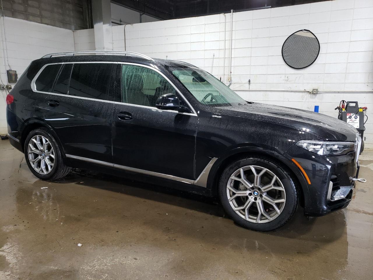 2020 BMW X7 - Image 4