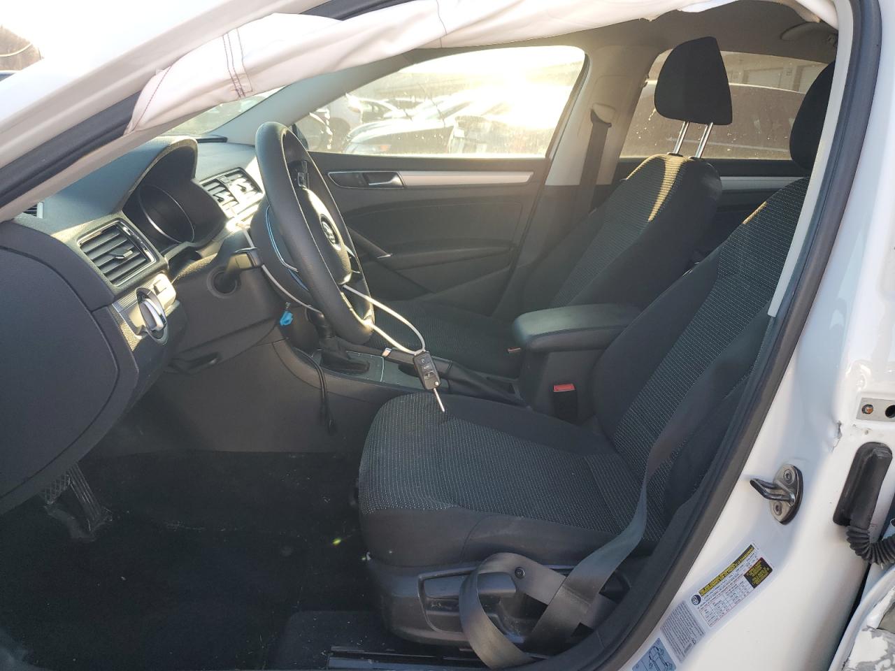 2016 Volkswagen Passat - Image 7