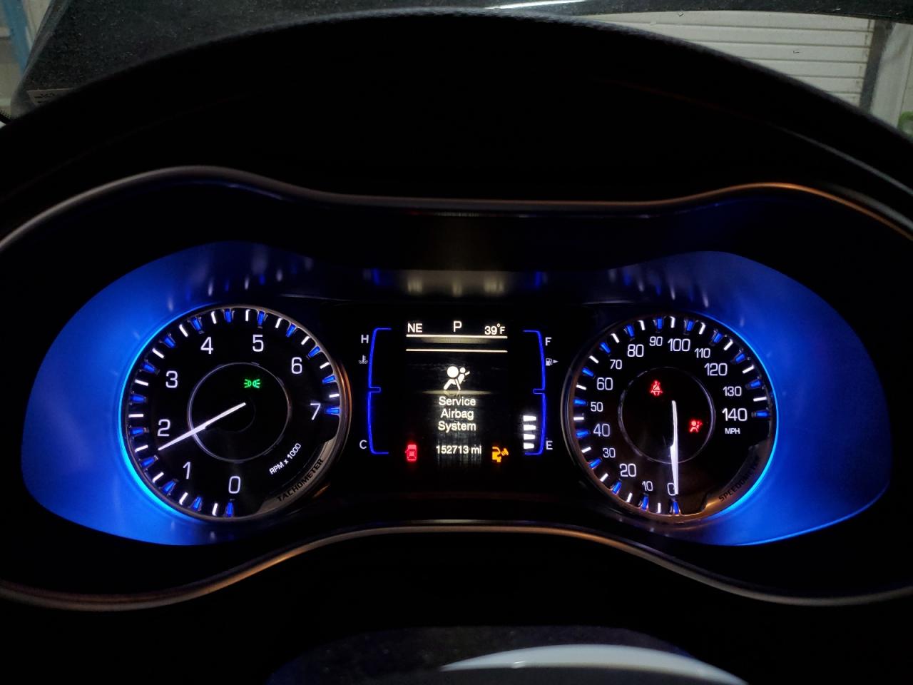2016 Chrysler 200 - Image 9