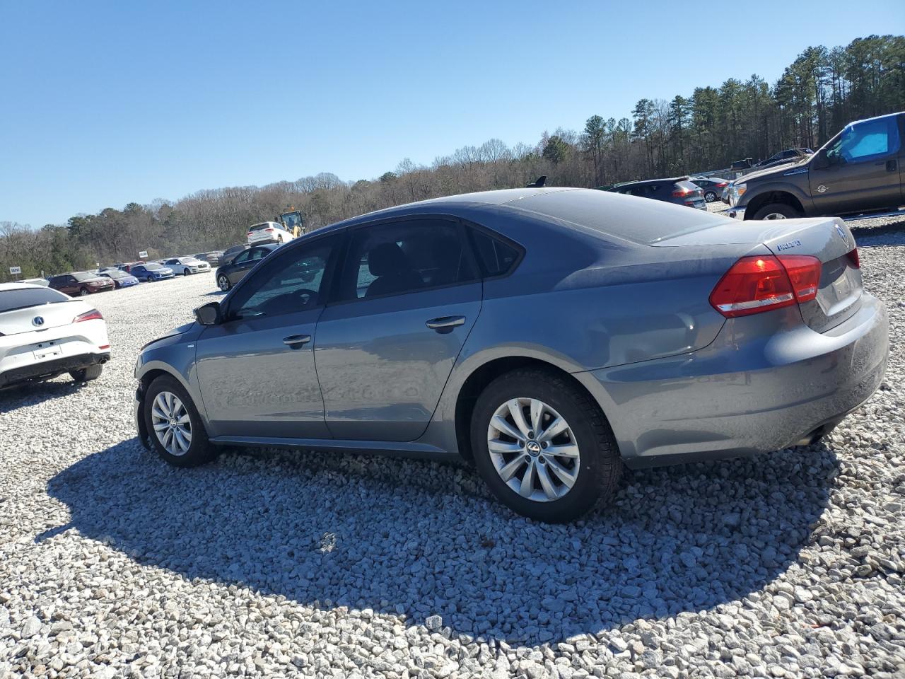 2015 Volkswagen Passat - Image 2