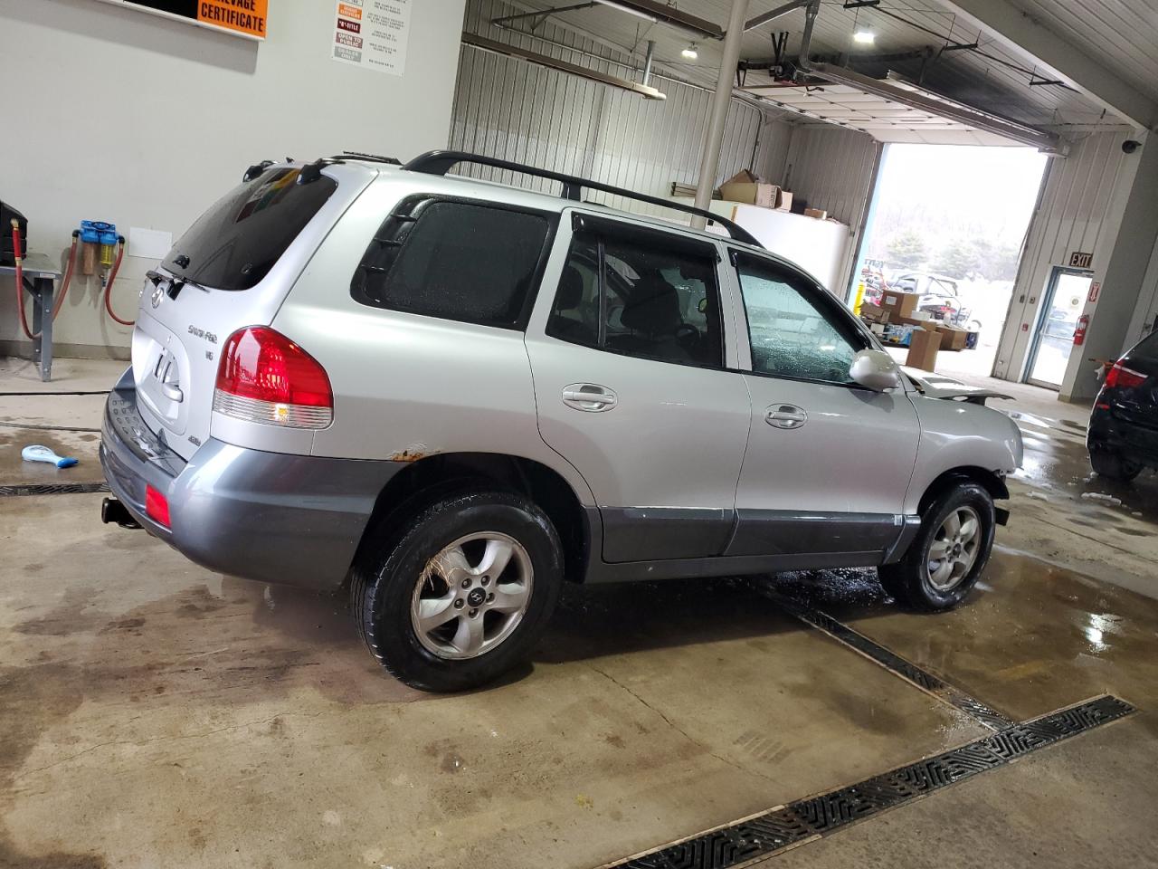 2005 Hyundai Santa Fe - Image 3