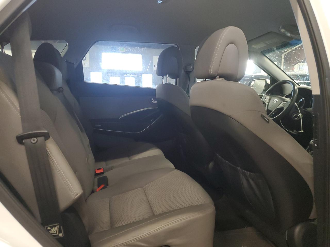 2018 Hyundai Santa Fe - Image 11