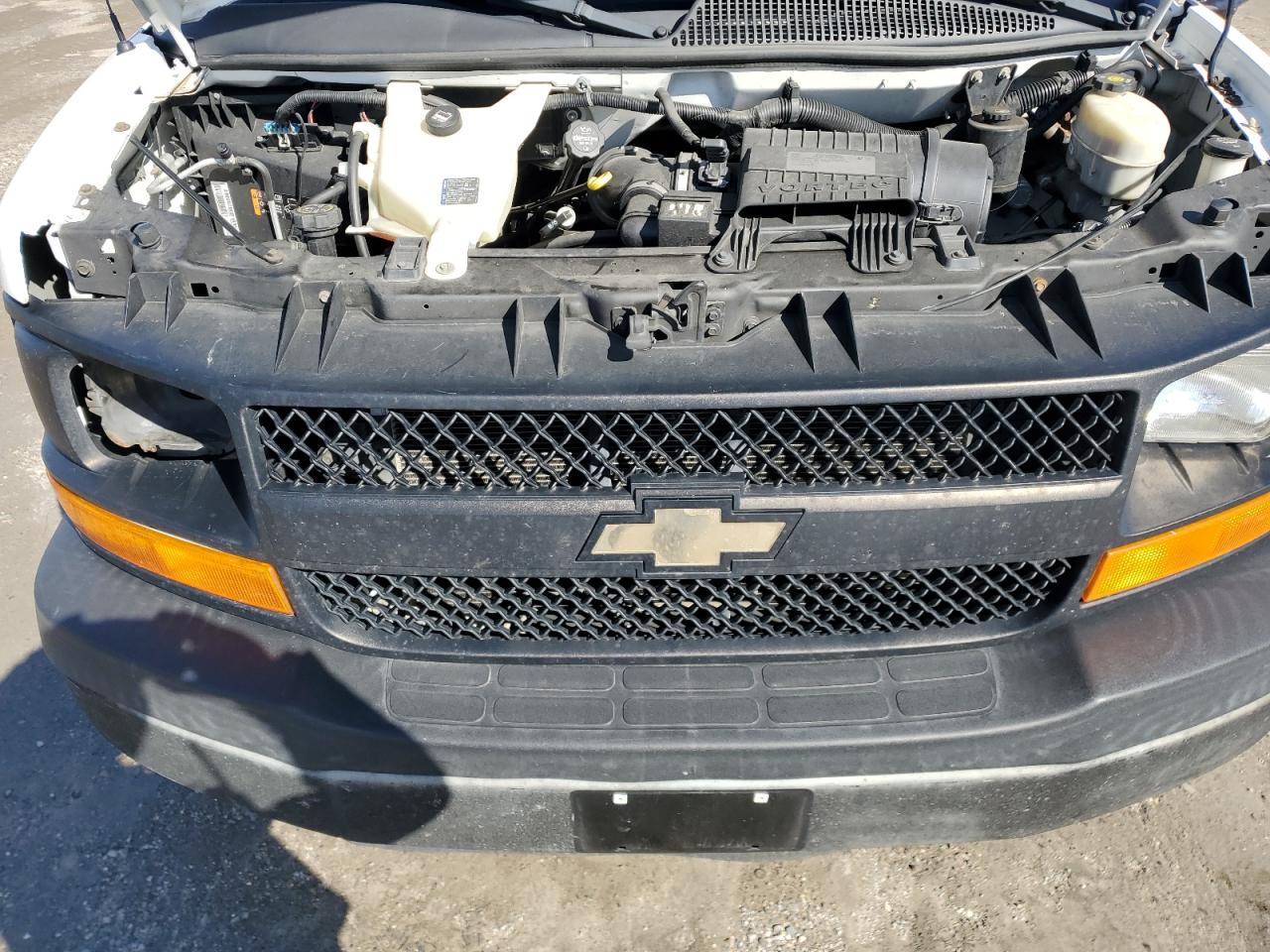 2016 Chevrolet Express - Image 12