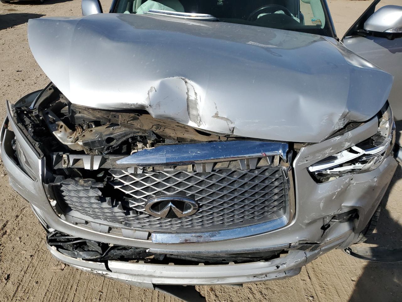 2018 Infiniti QX80 - Image 12