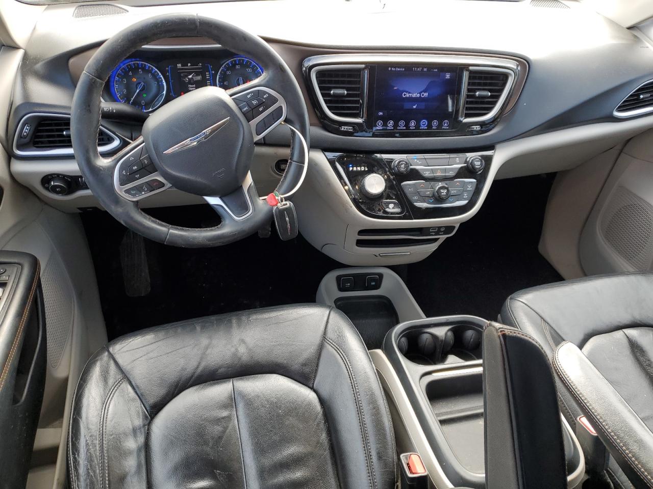 2017 Chrysler Pacifica - Image 8