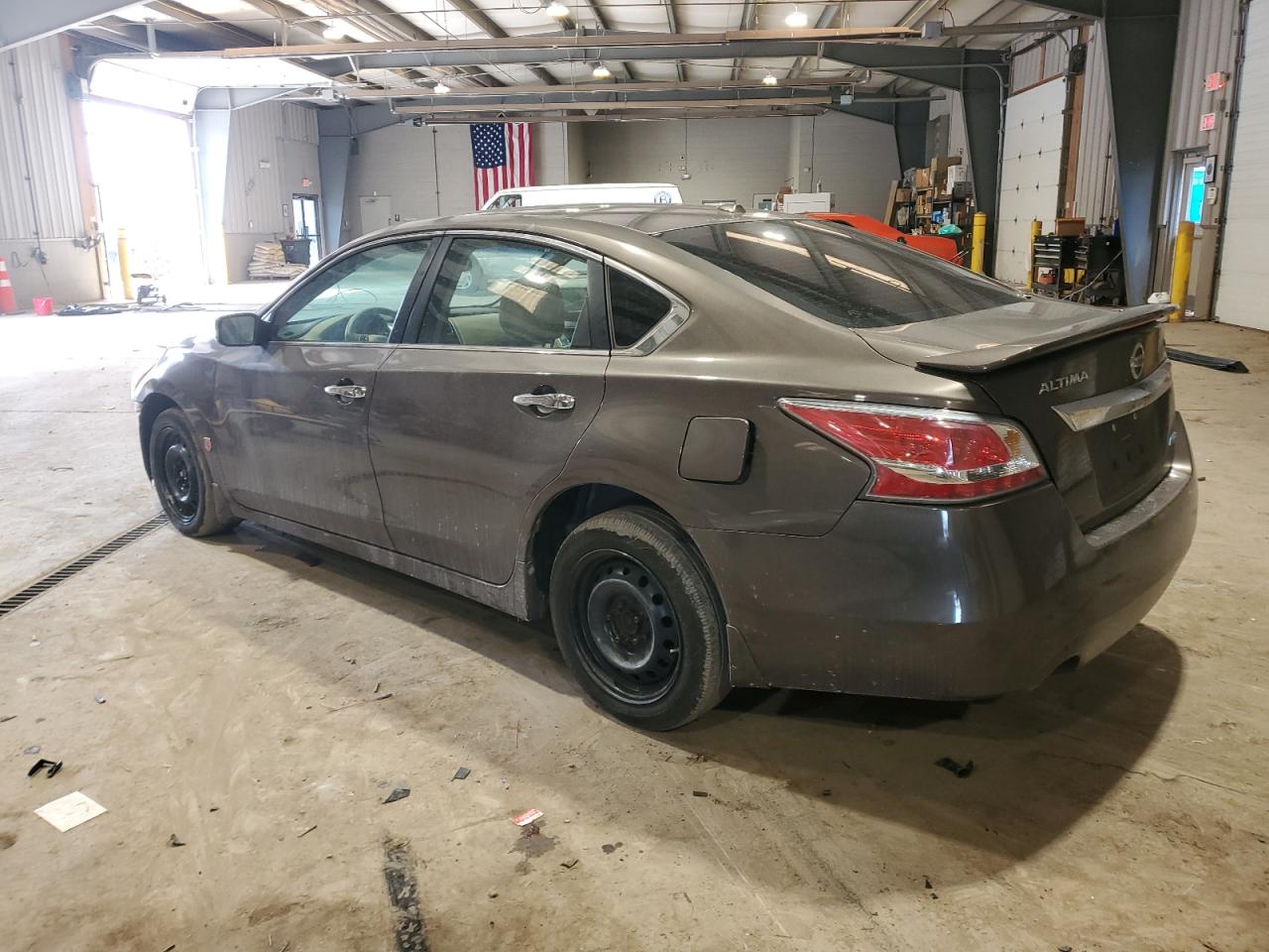 2014 Nissan Altima - Image 2
