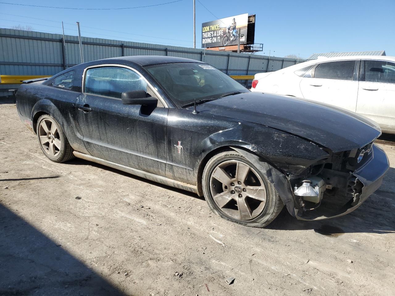 2007 Ford Mustang - Image 4