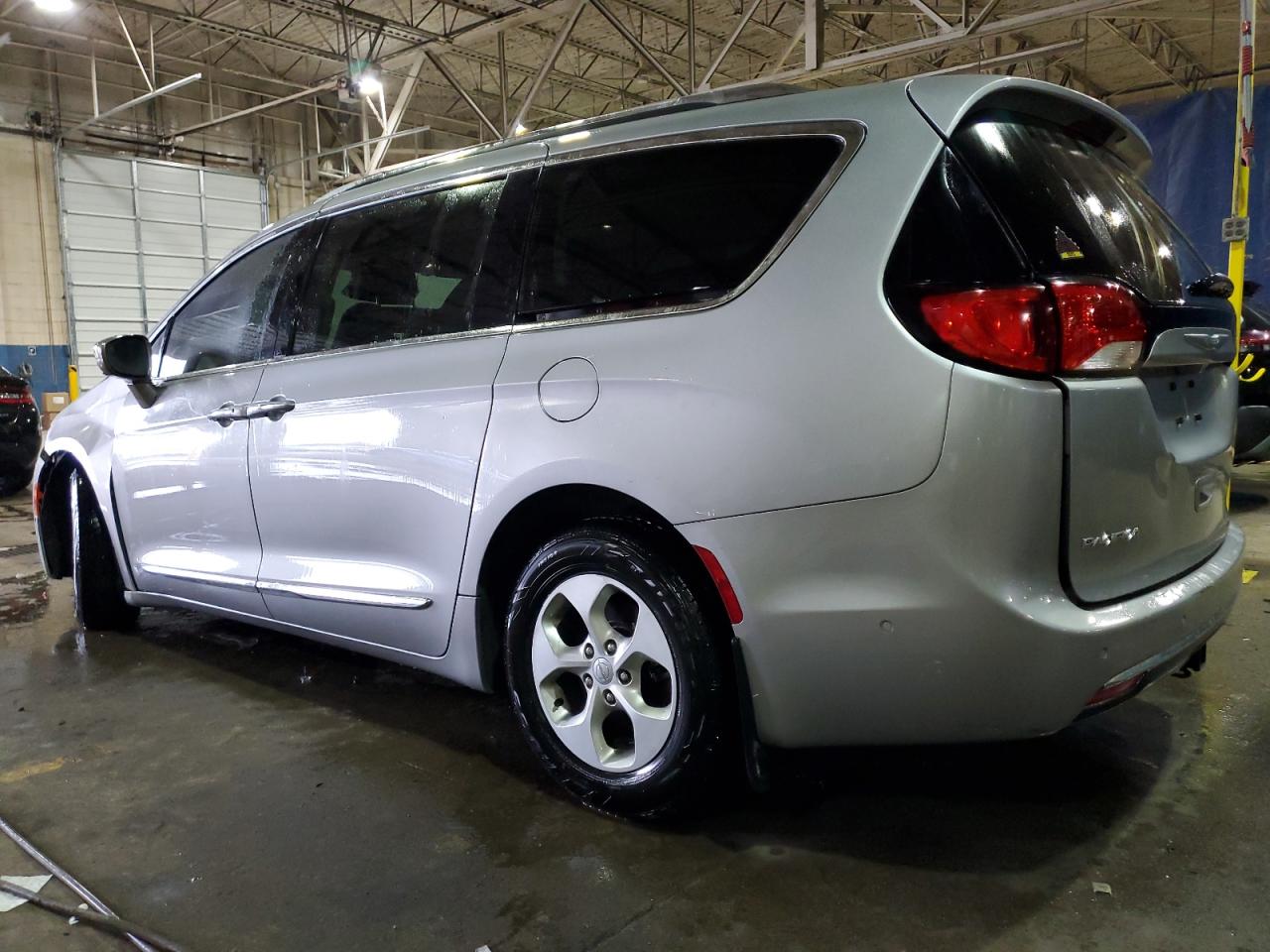 2017 Chrysler Pacifica - Image 2