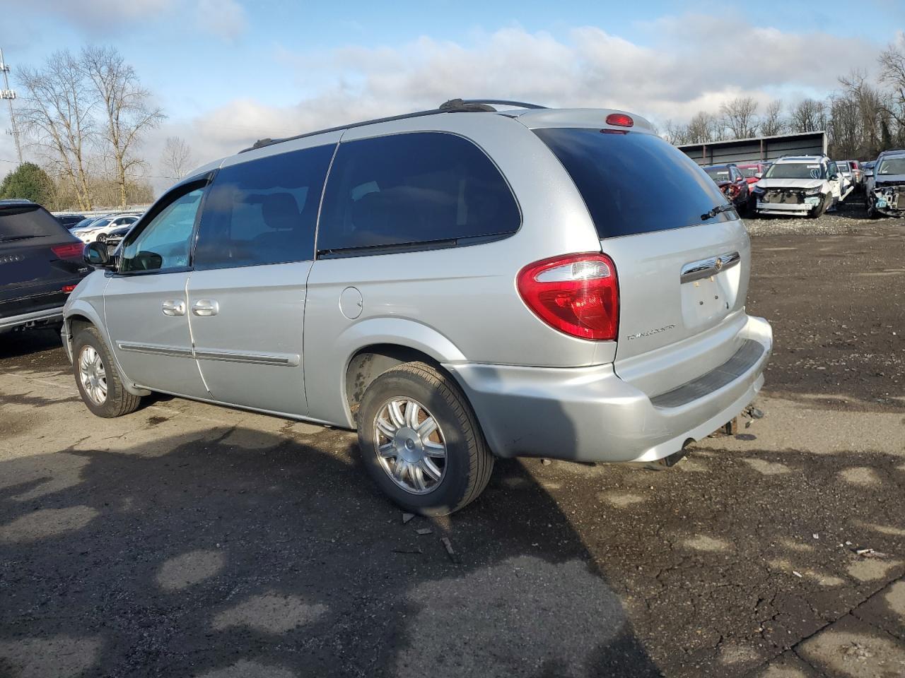2007 Chrysler Town & Country - Image 2