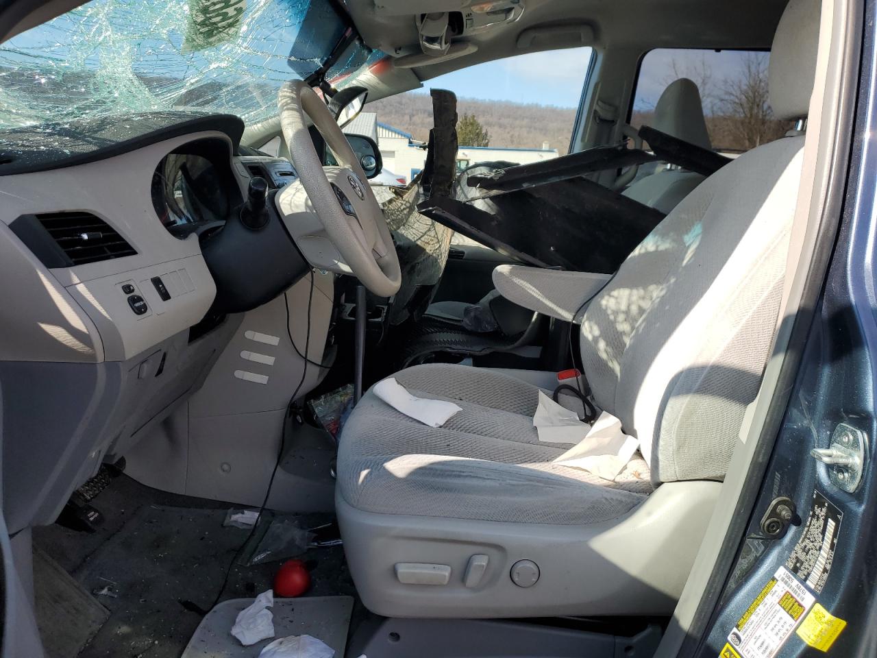 2014 Toyota Sienna - Image 7