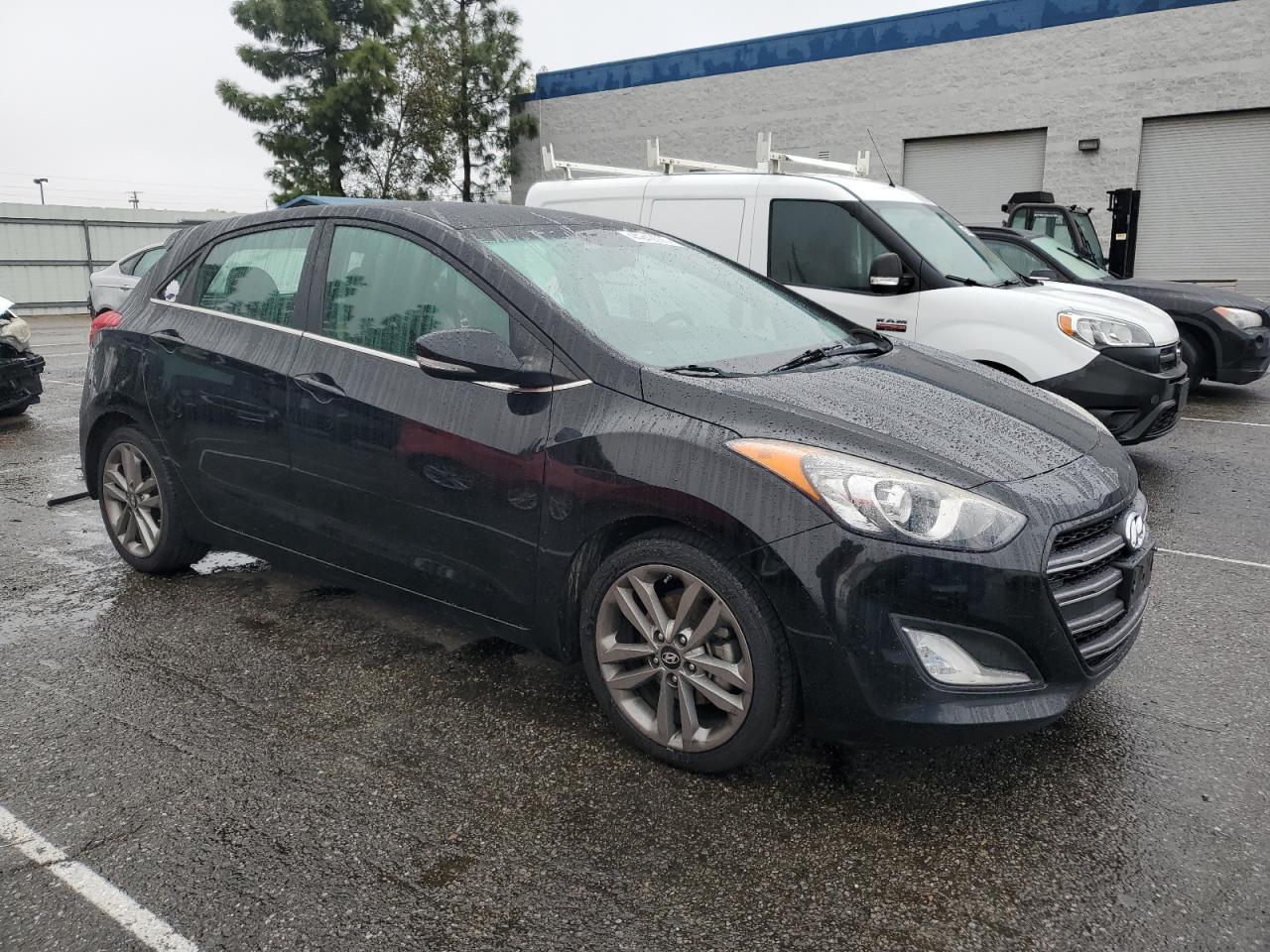 2016 Hyundai Elantra - Image 4