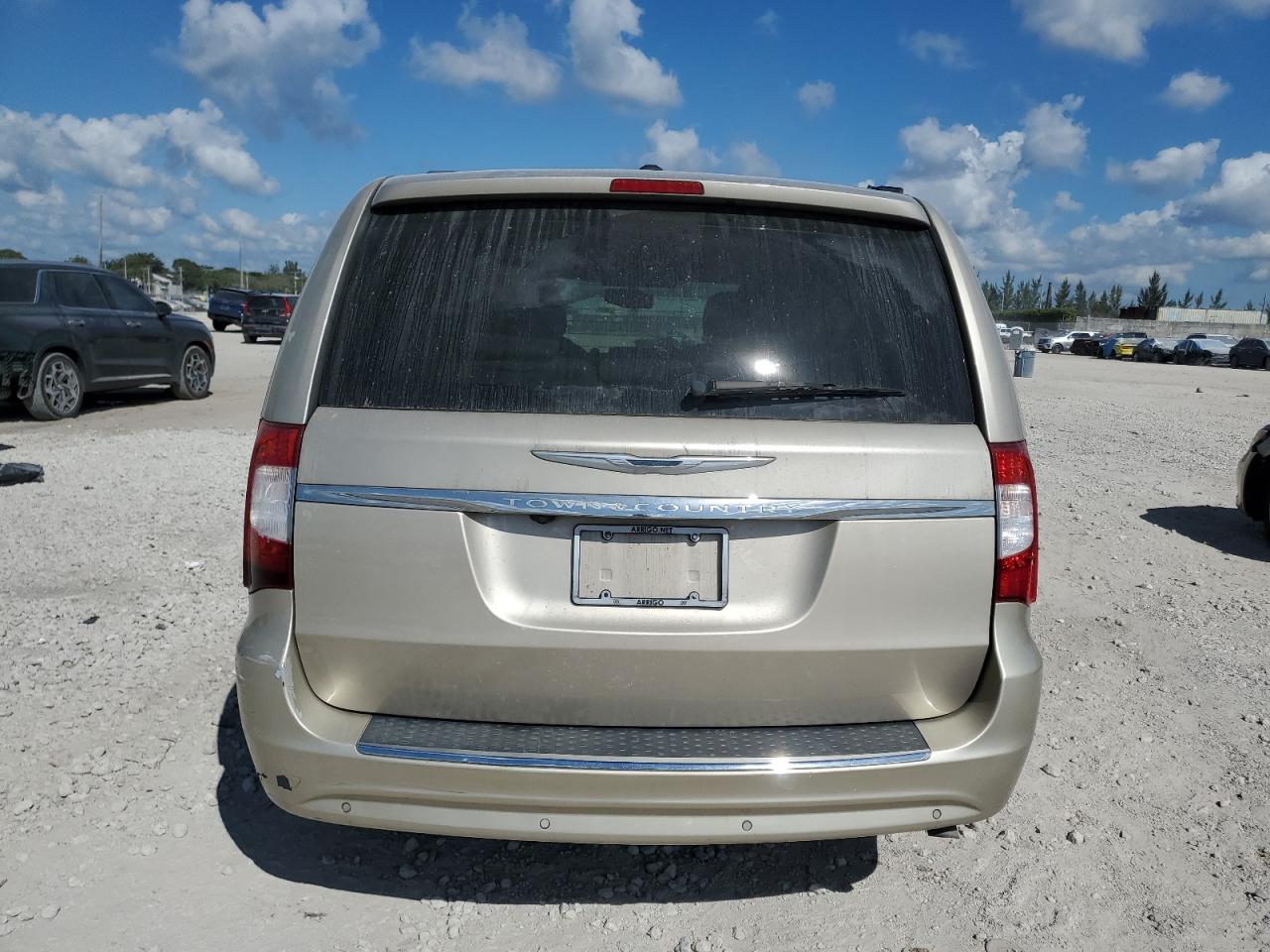 2015 Chrysler Town & Country Touring L VIN: 2C4RC1CG4FR610401 Lot: 44708555