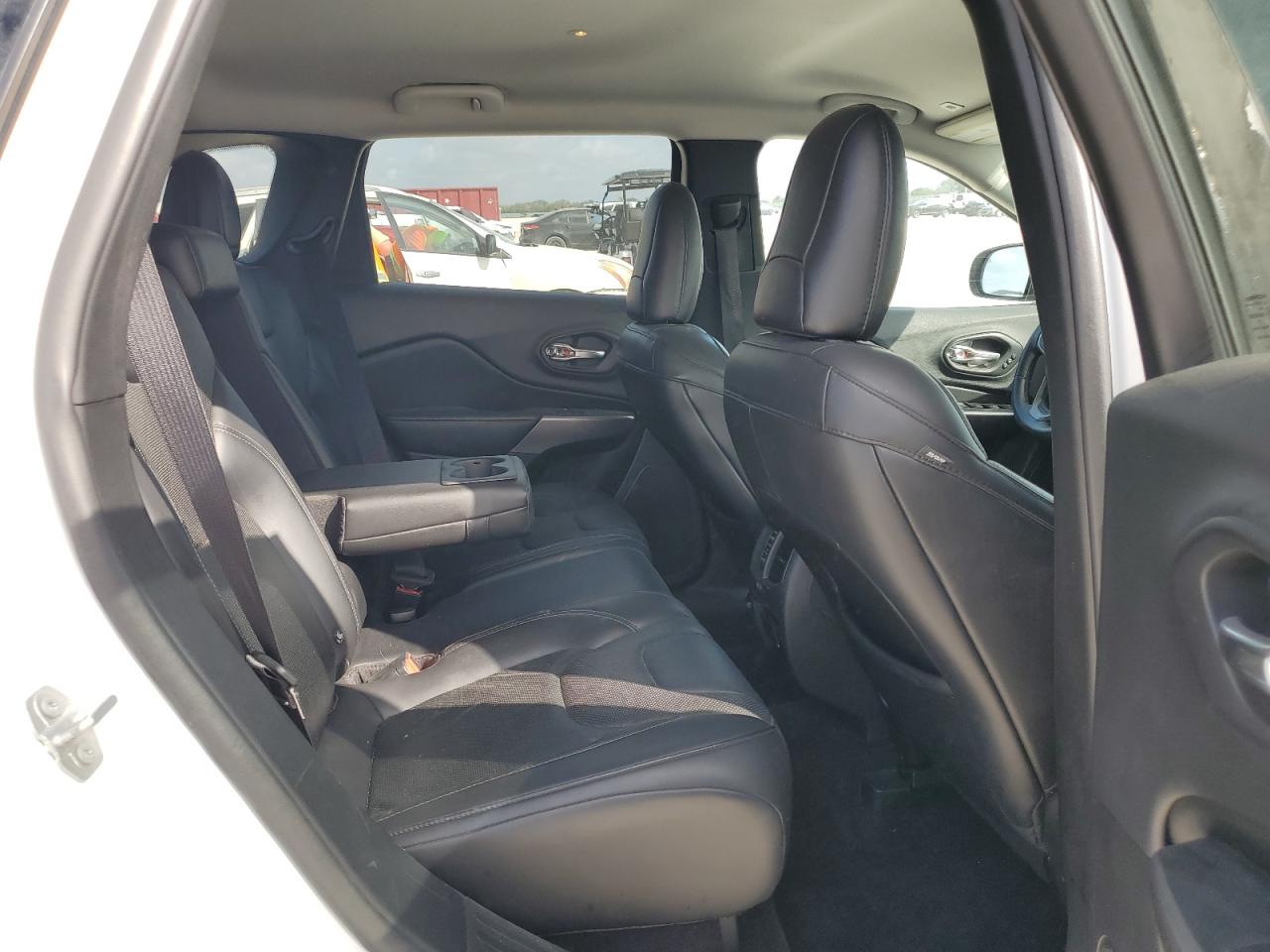2019 Jeep Grand Cherokee - Image 11