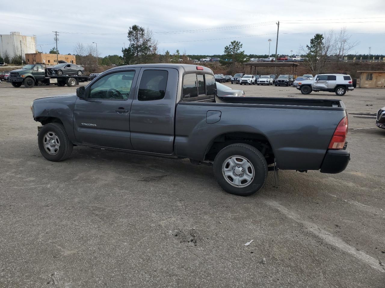 2014 Toyota Tacoma - Image 2